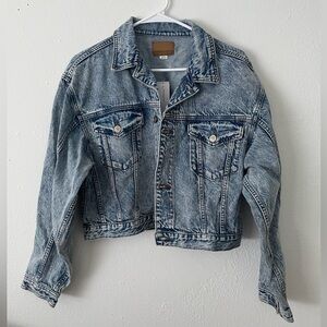 American Eagle Outfitters Light Blue Jean Jacket. Size L. BNWT.